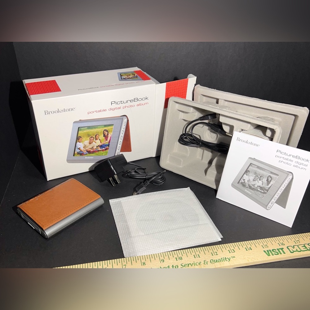 Brookstone My‎ Life 3.5" Portable Digital Photo Album Picture Frame *WORKS